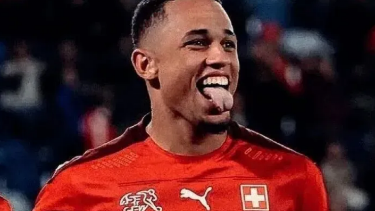 Bu taraftara bir mesaj mı? Fenerbahçe sol kanat için saldırıyor! Herkes şaştı kaldı...