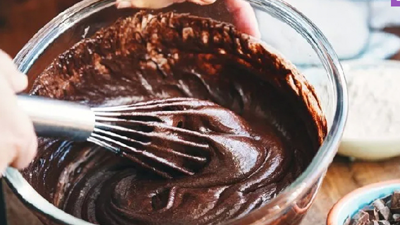 Foto - Bu tarifte yumurta yok! Dünyaca ünlü pastacıdan damak çatlatan çikolatalı kek tarifi