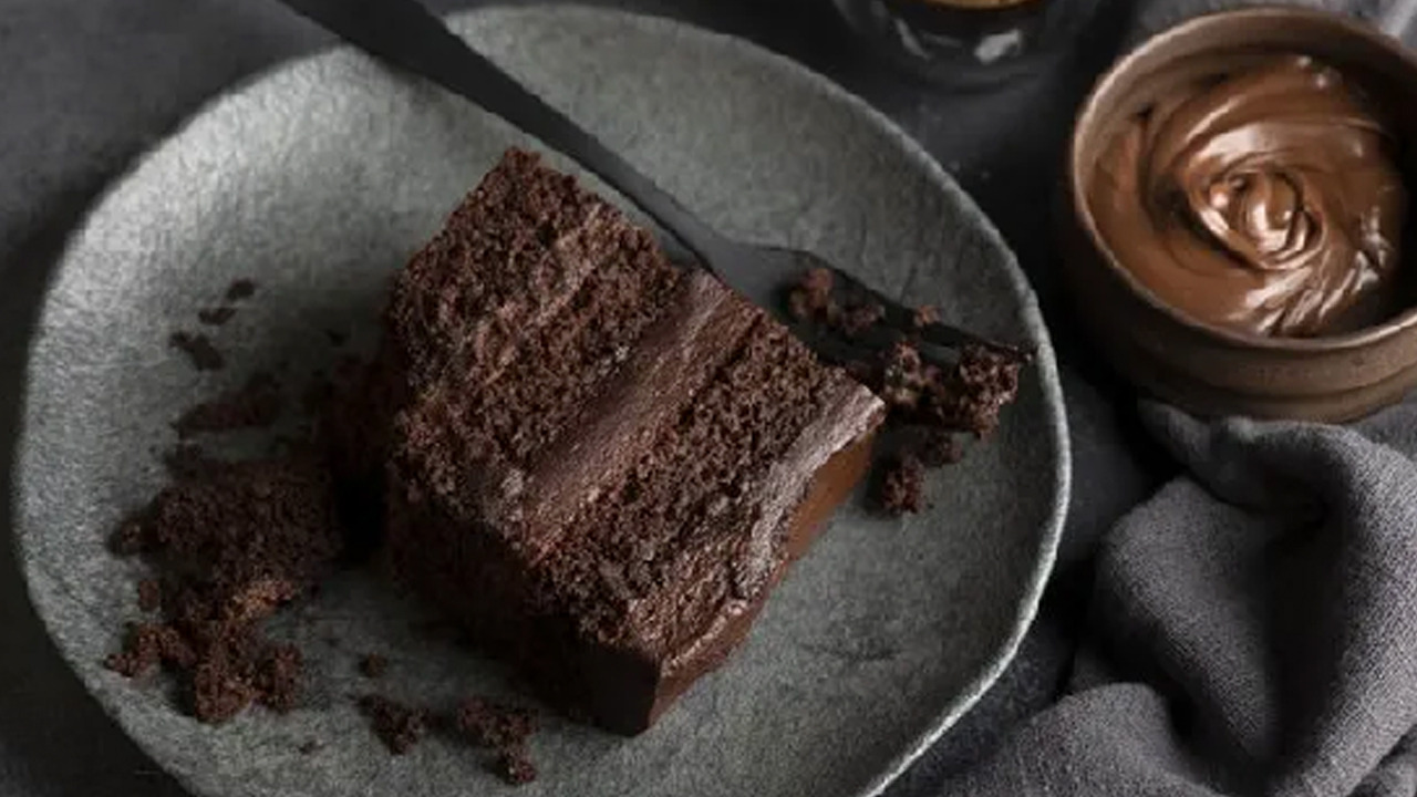 Foto - Bu tarifte yumurta yok! Dünyaca ünlü pastacıdan damak çatlatan çikolatalı kek tarifi