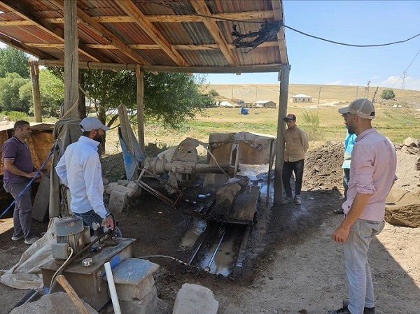 Foto - Bu taşı çıkartmak sanıldığı gibi kolay değil