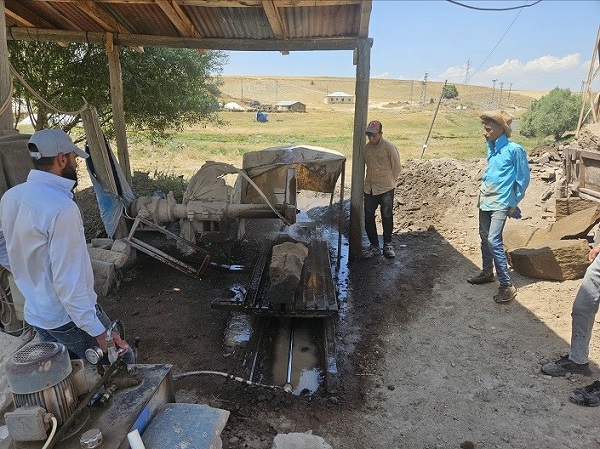 Foto - Bu taşı çıkartmak sanıldığı gibi kolay değil