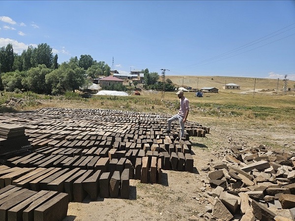 Foto - Bu taşı çıkartmak sanıldığı gibi kolay değil