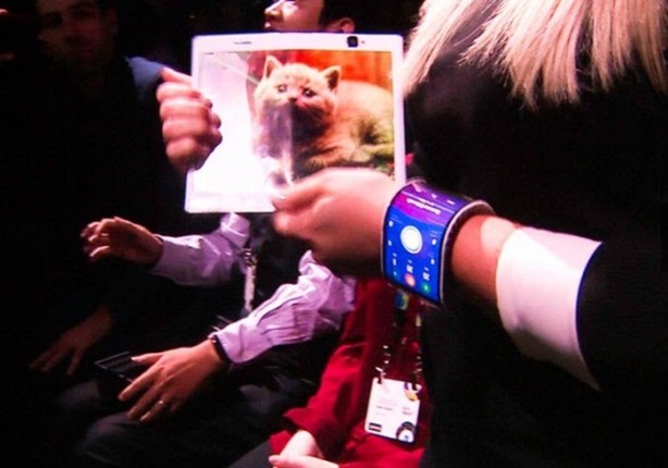 Foto - Bu telefona bakan bir daha bakıyor!