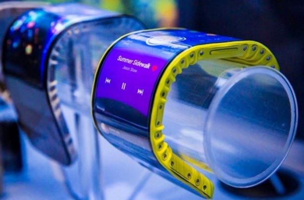 Foto - Bu telefona bakan bir daha bakıyor!