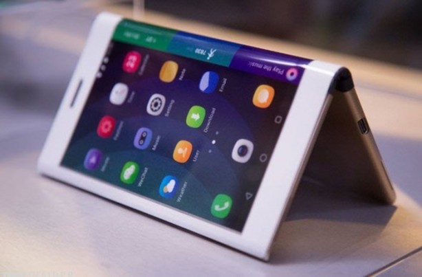 Foto - Bu telefona bakan bir daha bakıyor!