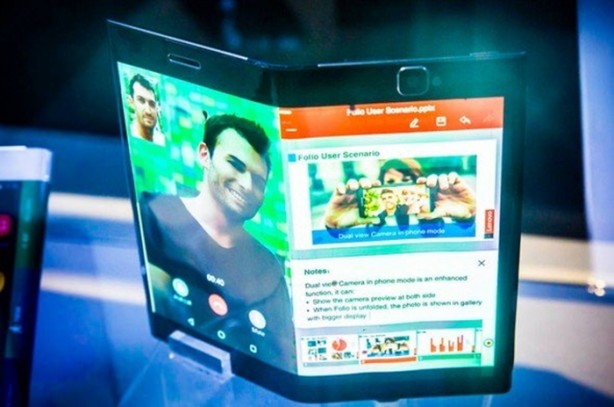 Foto - Bu telefona bakan bir daha bakıyor!