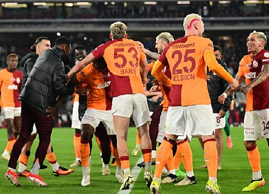 Bu transfer hamlesi şaşkınlık içerisinde bırakacak! Galatasaray bu işi biterecek bu sefer...