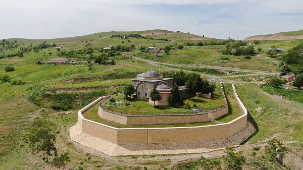 Foto - Bu türbe 523 yıldır ayakta!