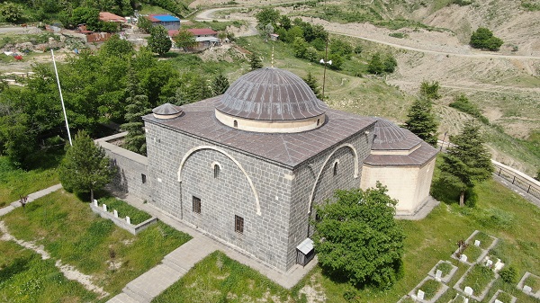 Foto - Bu türbe 523 yıldır ayakta!