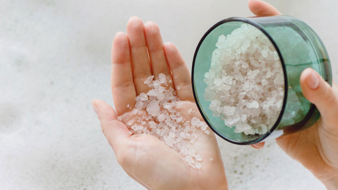 Bu tuzu evinizden eksik etmeyin! Yorgun kaslara ve strese 20 dakikada veda edin