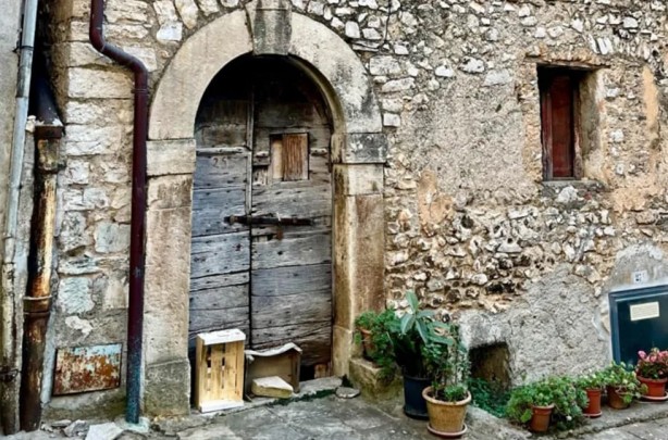 Foto - Burada evler 10 TL'ye satılıyor! Tek bir şartları var