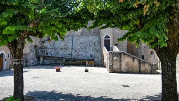 Foto - Burada evler 10 TL'ye satılıyor! Tek bir şartları var