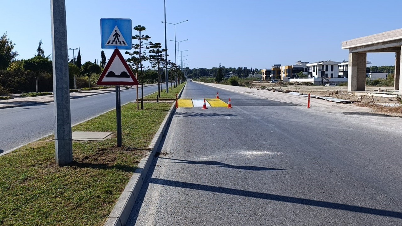 Bu yoldan geçen herkes sanayinin yolunu tutuyor