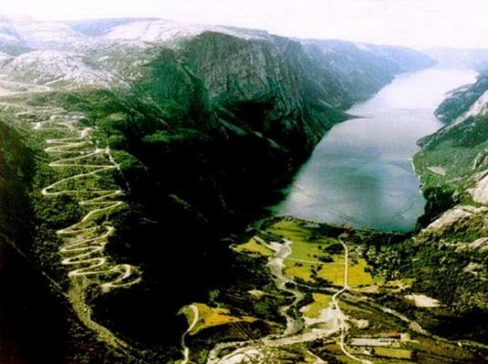 Foto - Bu yollar en usta sürücüyü bile korkutuyor