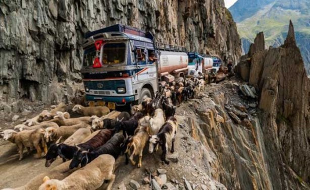 Foto - Bu yollar sizi çok korkutacak!