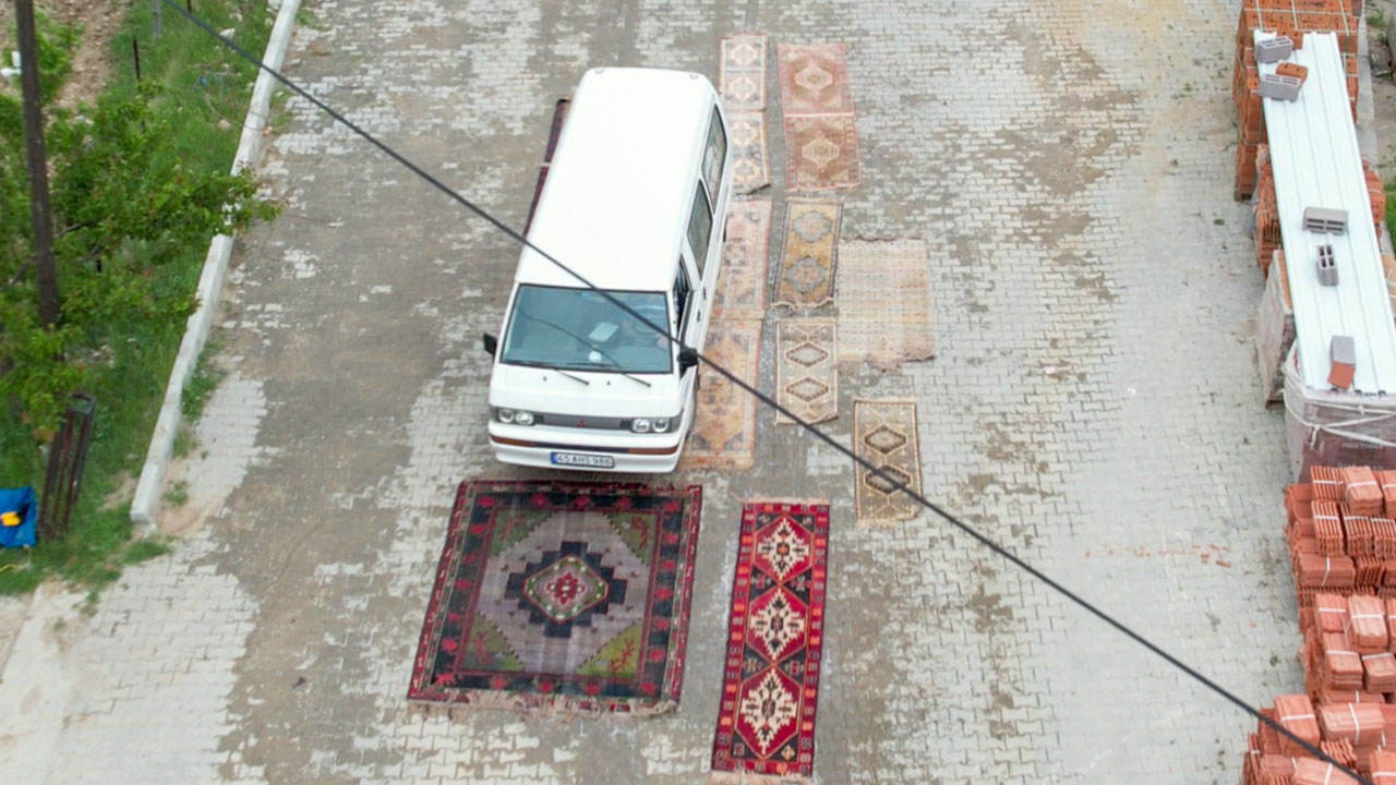 Foto - Bu yöntem sadece Türkiye'de uygulanıyor! Bakın halılar nasıl antika görünümü kazanıyor