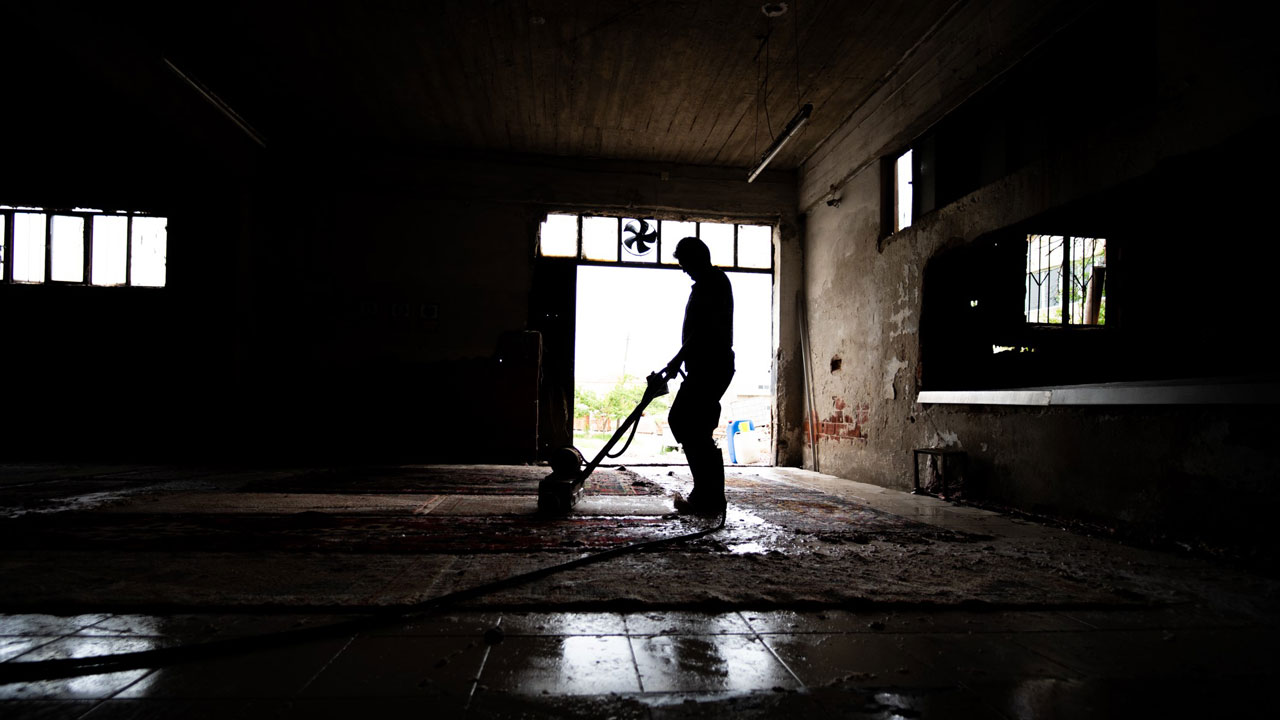 Foto - Bu yöntem sadece Türkiye'de uygulanıyor! Bakın halılar nasıl antika görünümü kazanıyor