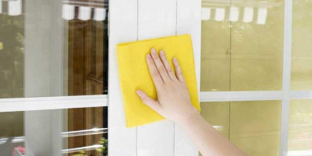 Bu yöntemle, PVC pencereleriniz kar gibi beyazlayacak! Bu iki malzemeyi karıştırın, tüm sararmalar ve kirler uçup gitsin! Alın size kıyak gibi kıyak