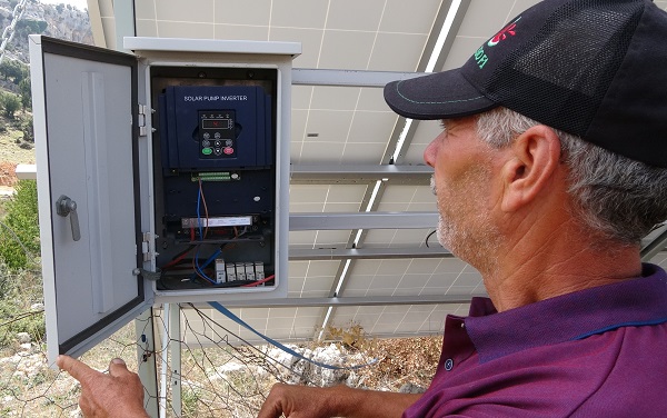 Foto - Bu yöntemle üretim maliyetini sıfırladı! Mersinli çiftçi yılda 70 bin TL tasarruf etti