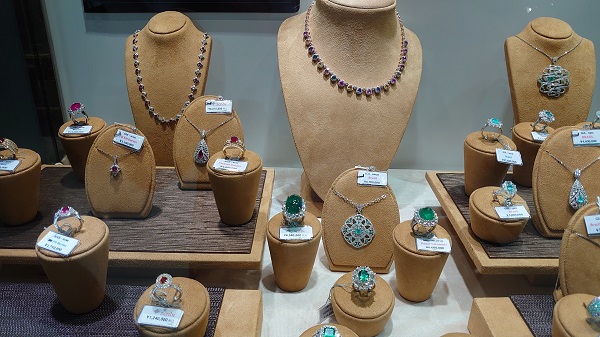 Foto - Bu yüzüğün fiyatı dudak uçuklattı