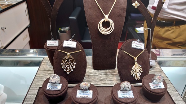 Foto - Bu yüzüğün fiyatı dudak uçuklattı