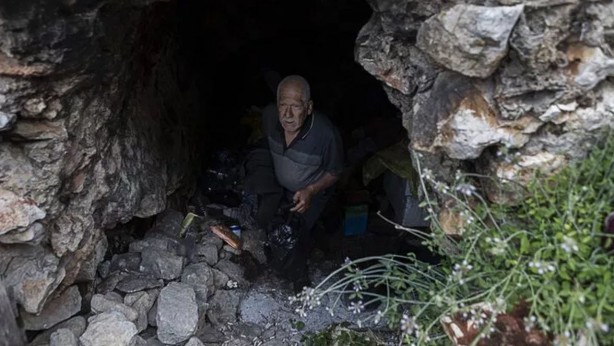 "Bu zamanda da mağarada mı yaşanır demeyin" Bu adam 15 yıldır mağarada yaşıyor!
