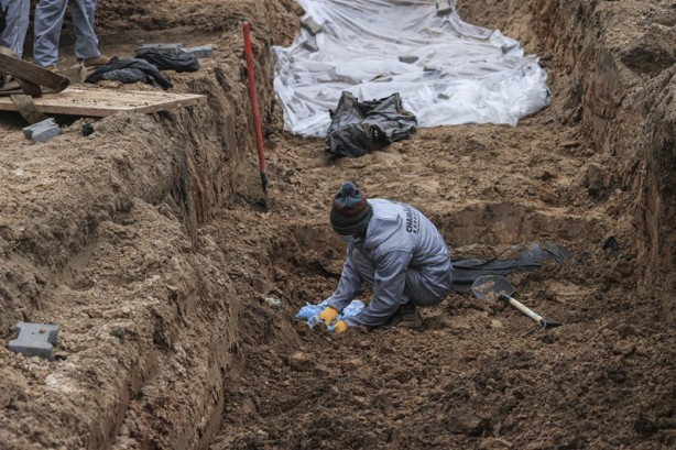 Foto - Buça’da açılan ikinci toplu mezardan 8 sivilin cesedi çıkarıldı