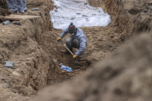Foto - Buça’da açılan ikinci toplu mezardan 8 sivilin cesedi çıkarıldı