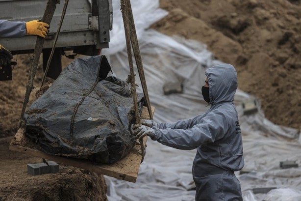 Foto - Buça’da açılan ikinci toplu mezardan 8 sivilin cesedi çıkarıldı