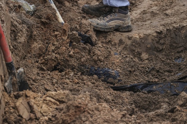Foto - Buça’da açılan ikinci toplu mezardan 8 sivilin cesedi çıkarıldı