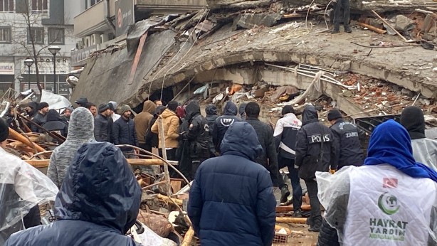 Foto - Buğra Kavuncu 'maalesef' diyerek duyurdu! İYİ Partili isim depremde hayatını kaybetti