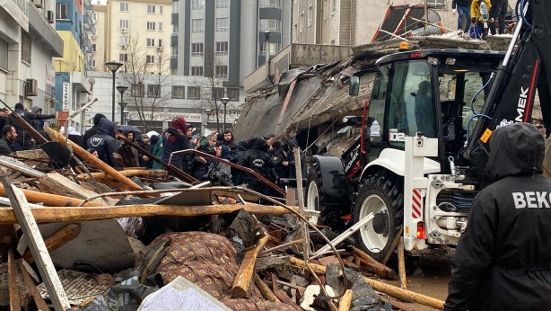 Foto - Buğra Kavuncu 'maalesef' diyerek duyurdu! İYİ Partili isim depremde hayatını kaybetti