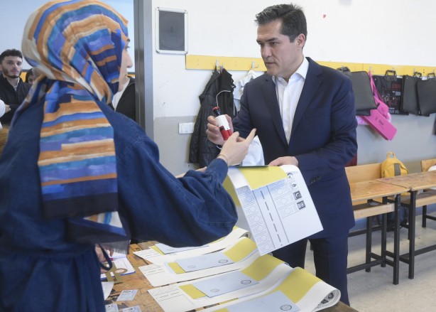 Foto - Buğra Kavuncu’nun oy kullandığı sandıktan kendisine çıkan oy… Şaka gibi olay