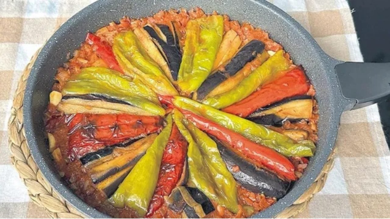 Foto - Bugün ne pişirsem diye düşünmeyin! Patlıcanla sofraları şenlendirecek 3 nefis tarif