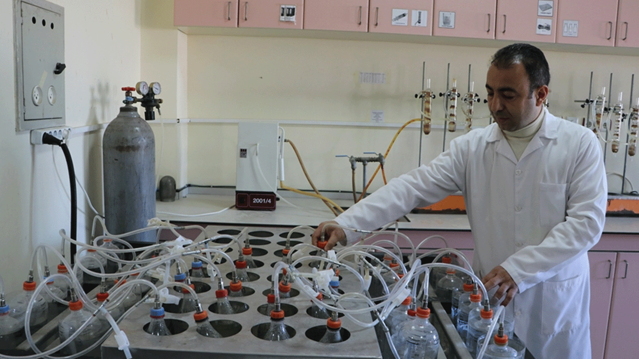 Bugüne kadar 3 bin 500 liraya ithal ediliyordu! Türk bilim adamları pet şişelerden öyle bir şey yaptı ki...