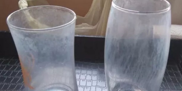 Foto - Bulaşık makinesinde matlaşan bardaklar için diş macunu kullanın