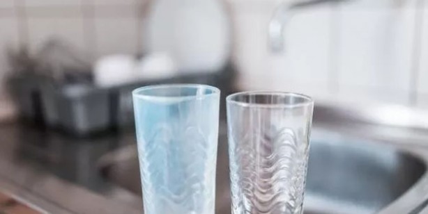 Foto - Bulaşık makinesinde matlaşan bardaklar için diş macunu kullanın