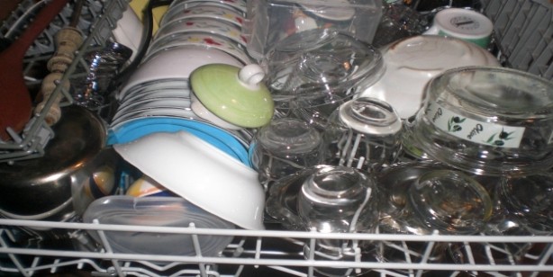 Foto - Bulaşık makinesinden bulaşıklar lekeli çıkarsa ne yapılmalı?