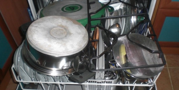 Foto - Bulaşık makinesinden bulaşıklar lekeli çıkarsa ne yapılmalı?