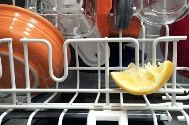 Foto - Bulaşık makinesinin içine limon koyarsanız ne olur? Mükemmel sonuç