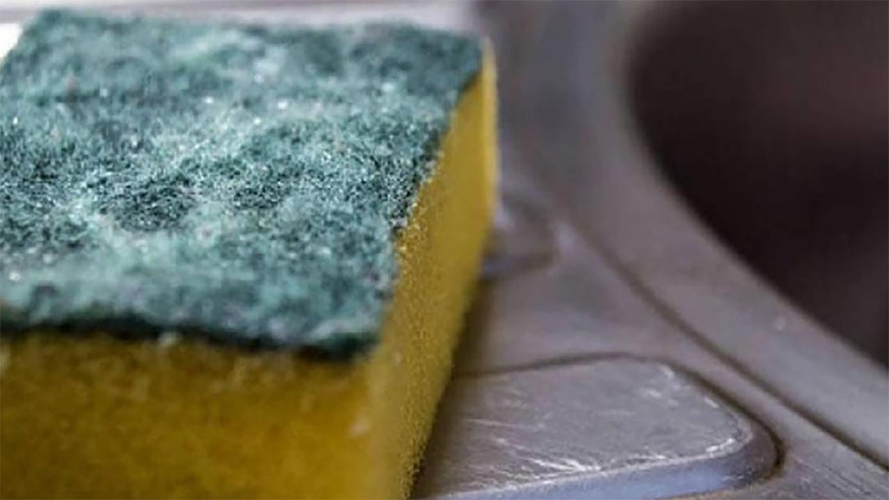 Bulaşık süngerinde yeni trend! Kesik köşe tekniğiyle temizlikte iki kat etki