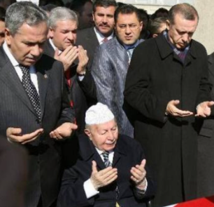 Bülent Arınç, Necmettin Erbakan konusunda sessizliğini bozdu: Talimatı ben verdim