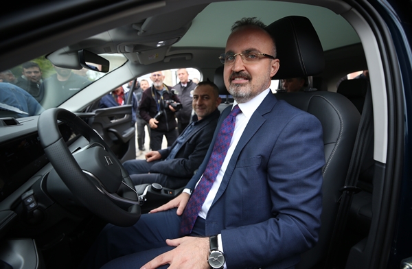 Bülent Turan Çanakkale'de sanayi esnafıyla Togg'u inceledi