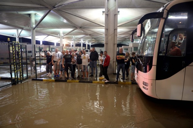 Foto - Bulgaristan-Edirne sınırında sel! Yollar kapandı araçlar mahsur kaldı