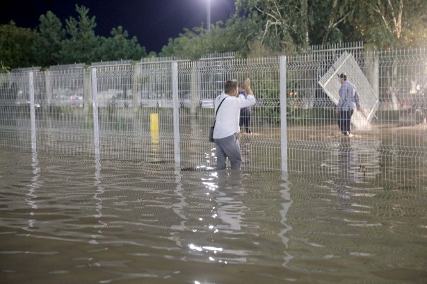 Foto - Bulgaristan-Edirne sınırında sel! Yollar kapandı araçlar mahsur kaldı