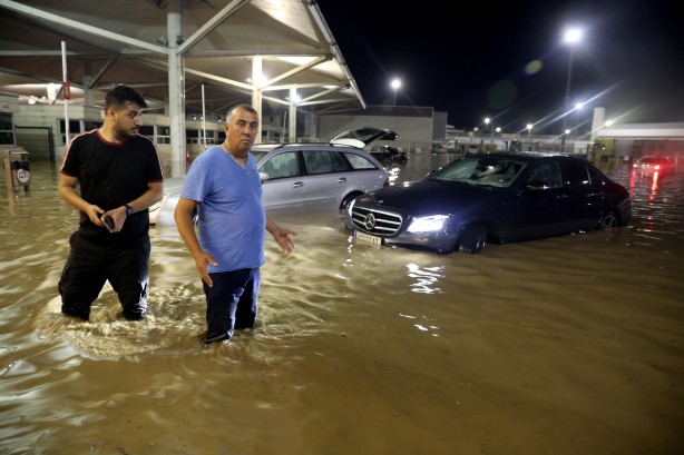 Foto - Bulgaristan-Edirne sınırında sel! Yollar kapandı araçlar mahsur kaldı