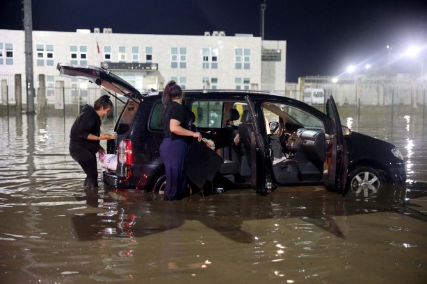 Foto - Bulgaristan-Edirne sınırında sel! Yollar kapandı araçlar mahsur kaldı