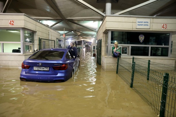 Foto - Bulgaristan-Edirne sınırında sel! Yollar kapandı araçlar mahsur kaldı