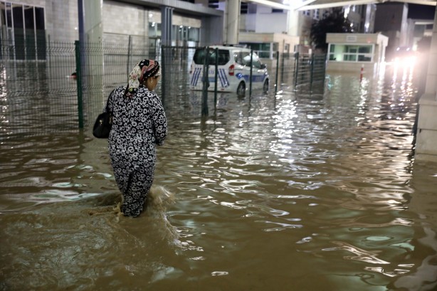 Foto - Bulgaristan-Edirne sınırında sel! Yollar kapandı araçlar mahsur kaldı