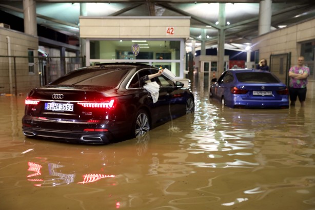 Foto - Bulgaristan-Edirne sınırında sel! Yollar kapandı araçlar mahsur kaldı
